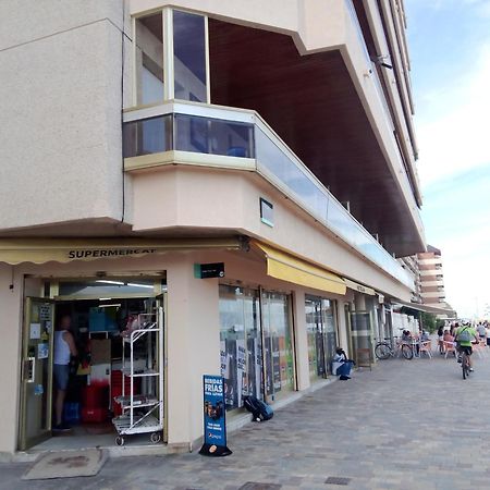 Acogedor Y Amplio Apartamento Familiar A Pie De Playa كالافيل المظهر الخارجي الصورة