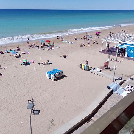 Acogedor Y Amplio Apartamento Familiar A Pie De Playa كالافيل المظهر الخارجي الصورة