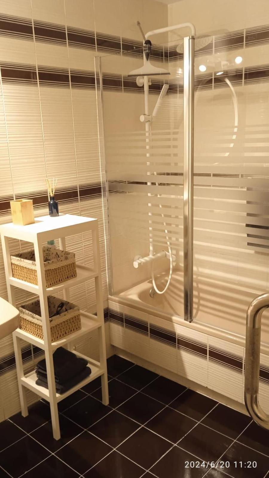 Acogedor Y Amplio Apartamento Familiar A Pie De Playa كالافيل المظهر الخارجي الصورة