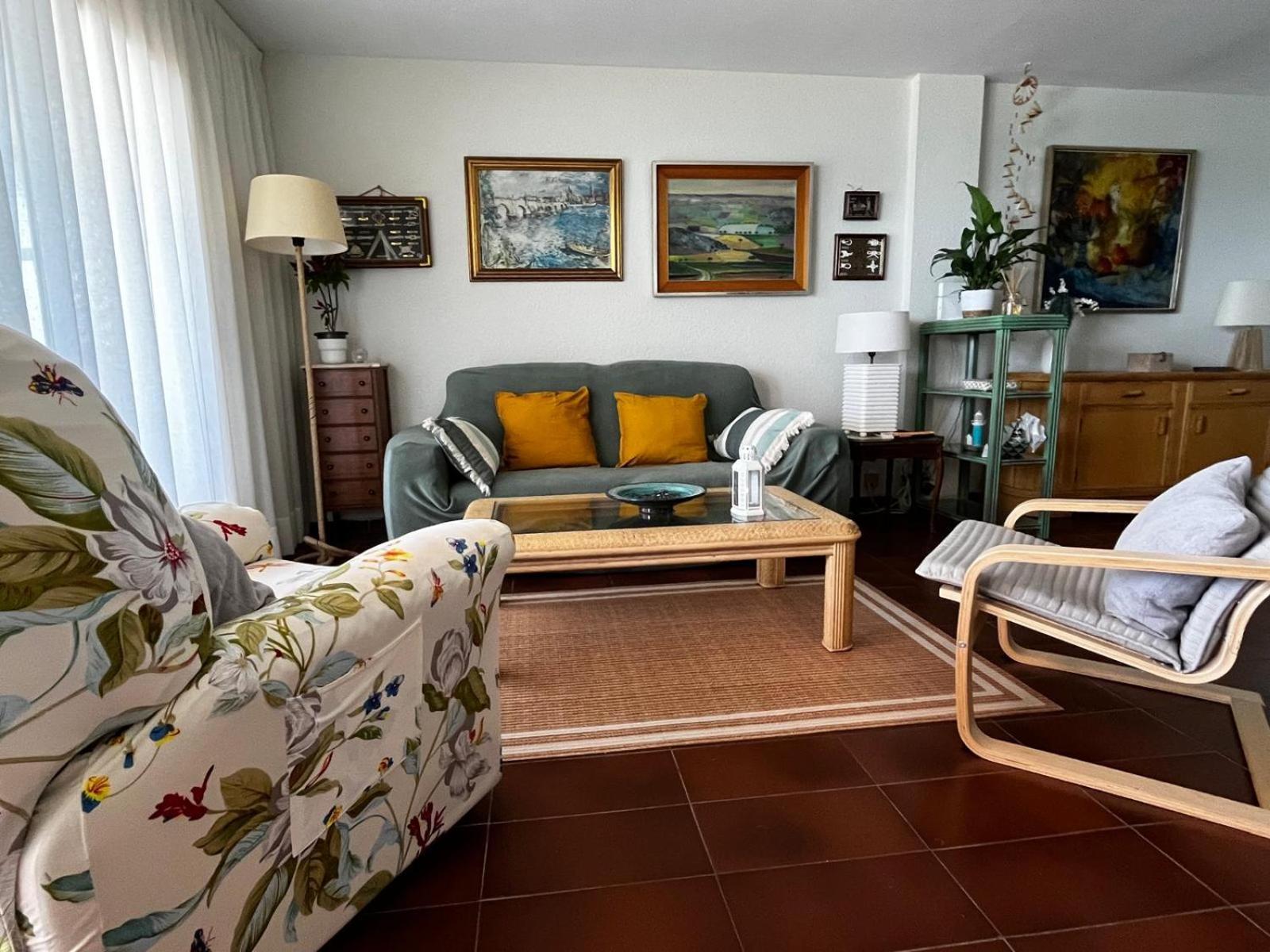 Acogedor Y Amplio Apartamento Familiar A Pie De Playa كالافيل المظهر الخارجي الصورة