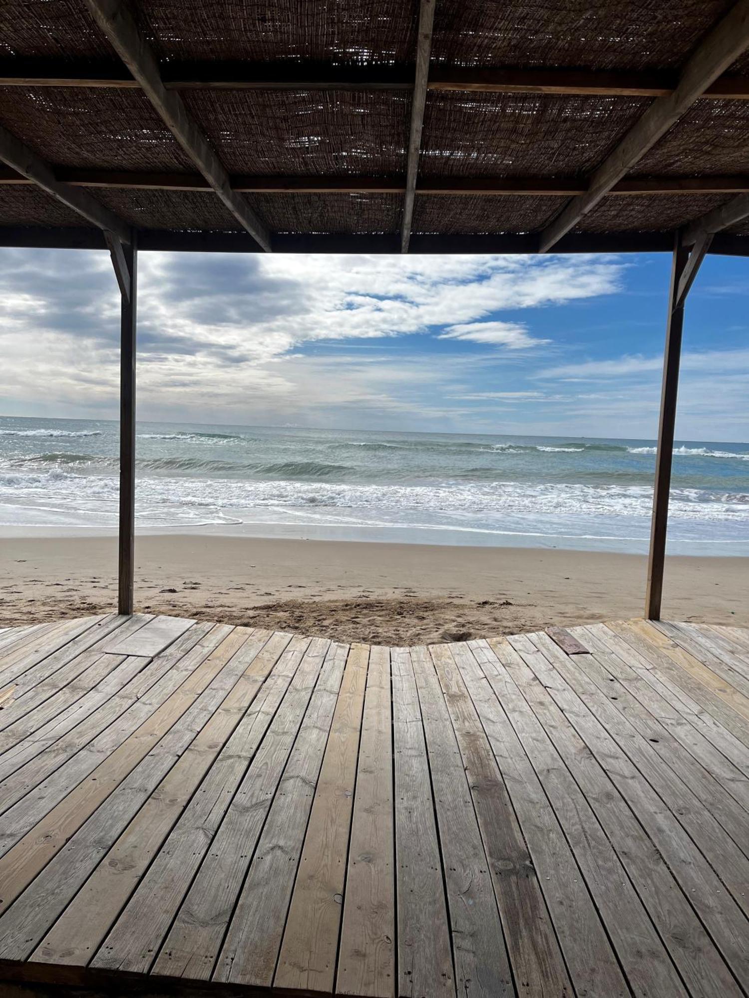 Acogedor Y Amplio Apartamento Familiar A Pie De Playa كالافيل المظهر الخارجي الصورة