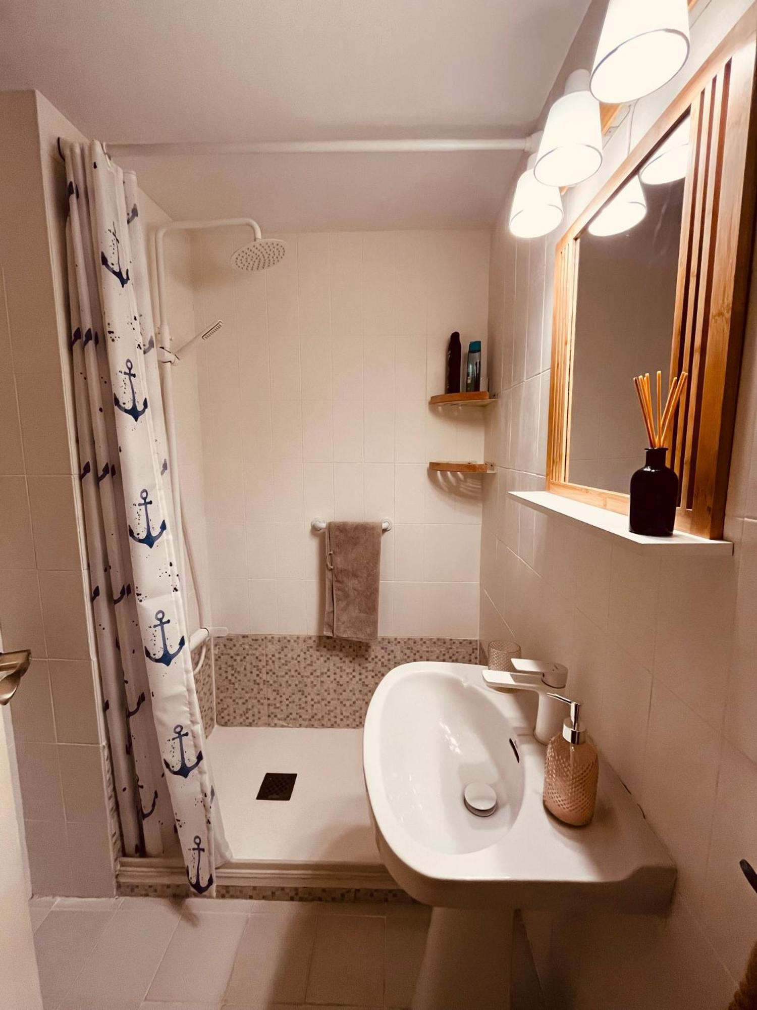 Acogedor Y Amplio Apartamento Familiar A Pie De Playa كالافيل المظهر الخارجي الصورة