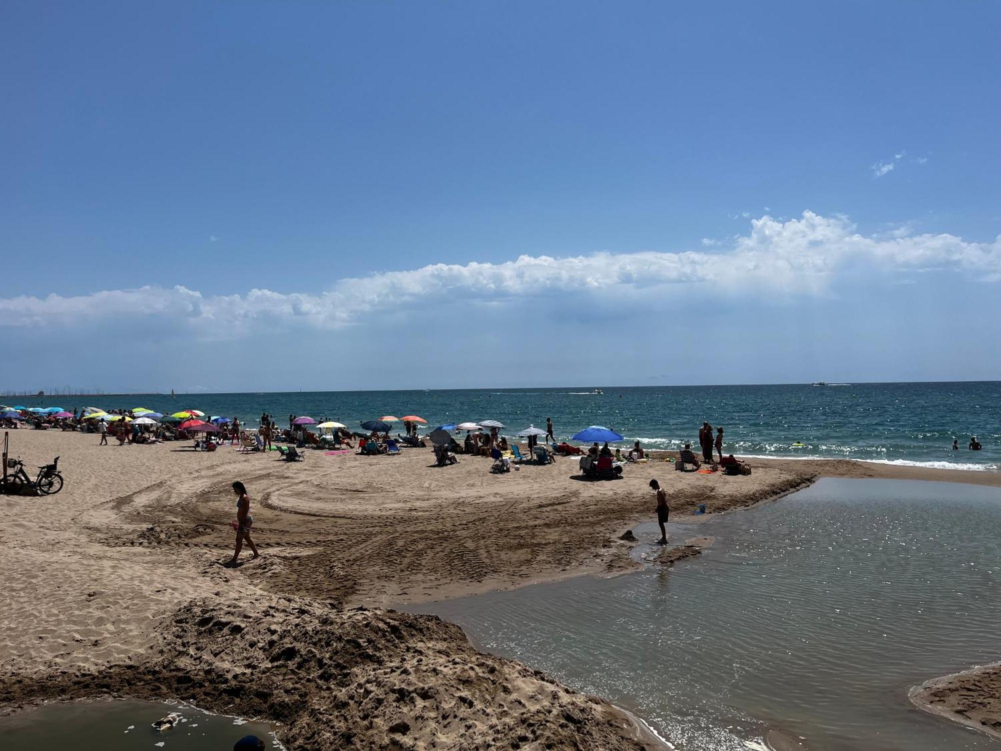 Acogedor Y Amplio Apartamento Familiar A Pie De Playa كالافيل المظهر الخارجي الصورة