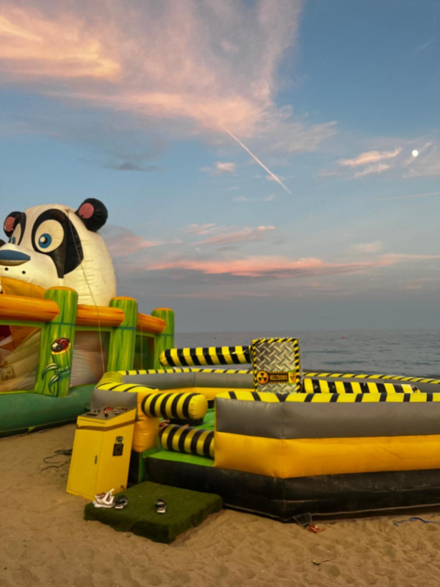 Acogedor Y Amplio Apartamento Familiar A Pie De Playa كالافيل المظهر الخارجي الصورة
